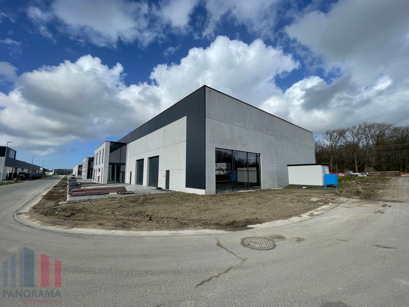 MAGAZIJN VAN 468 m² TE KOOP IN OOSTKAMP - foto 2