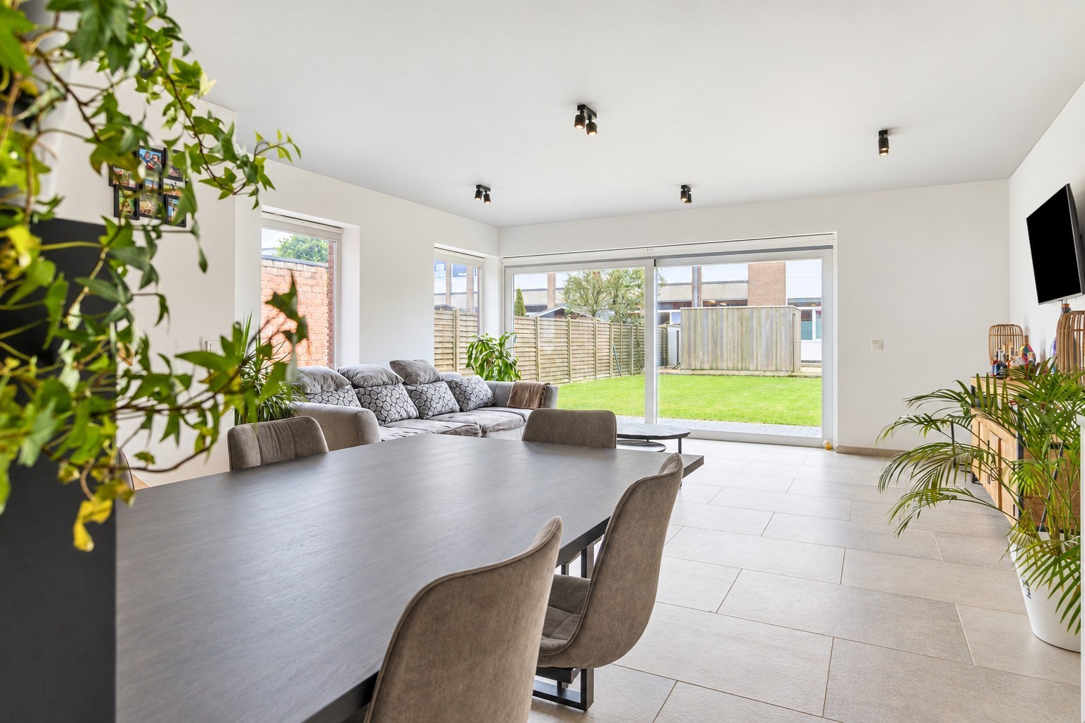 Ruime recente woning met home-office, 3 slaapkamers, tuin met uitweg & garage. (aankoop aan 2% mogelijk!) - foto 4