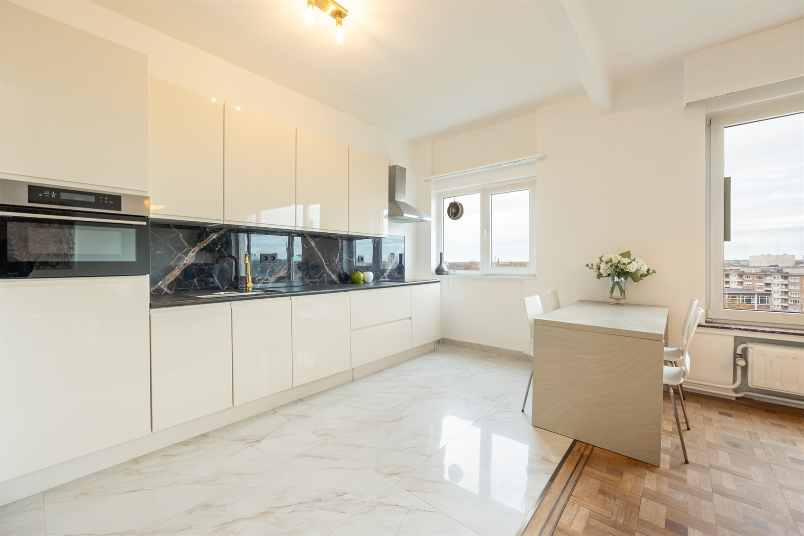 Jan Van Rijswijcklaan ∣ Volledig gerenoveerd appartement 4 slaapkamers/2 badkamers + 2P - foto 4