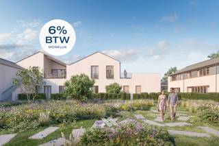 Deze riante woning is ingedeeld als volgt: een inkomhal met vestiaire en gastentoilet gevolgd door een zit- en eetkamer met open keuken uitgevend in de tuin met zonneterras. De master bedroom bevindt zich eveneens op het gelijkvloers en is voorzien van een inloopkast en ruime en-suite badkamer. Op het verdiep bevinden zich vier slaapkamers met een gedeelde badkamer, een afzonderlijk toilet, een berging en een riante polyvalente ruimte. <br /><br />Het appartement is gelegen in Seir, een uitzonderlijke ontwikkeling waar comfort, gemeenschapsgevoel en hedendaags wonen samenkomen, gelegen op een boogscheut van de Kerktoren van Ten Ede, tussen Heusden en Wetteren.<br />Dankzij tal van gedeelde voorzieningen met een zwemvijver, binnenzwembad, kampvuurplaats, sauna, moestuin en buurthuis geniet je van heel wat luxe zonder overdreven kosten. Dit zorgt voor een permanent vakantiegevoel en een sterk gevoel van veiligheid en verbondenheid. Het concept richt zich op mensen die houden van sociaal contact en engagement, zonder daarbij in te boeten aan privacy, rust en comfort. Je vindt er een gevarieerd aanbod van 11 appartementen en 22 woningen. <br /><br />Seir wordt een BEN-project met warmtepompen, vloerverwarming én -koeling, PV-panelen en ventilatiesysteem D met warmterecuperatie.<br /><br />Verlaagd btw-tarief van 6% mogelijk, zowel voor eigen bewoners als voor investeerders. Het volledige aanbod van Seir vind je op de website van Landbergh.