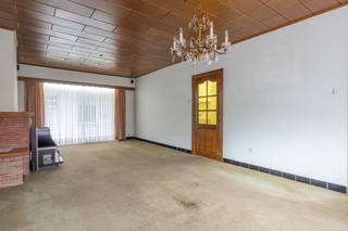 Op zoek naar een tof renovatieproject in Oosthoven? Twijfel dan niet om een bezichtiging aan te vragen! Deze te renoveren woning bestaat uit...