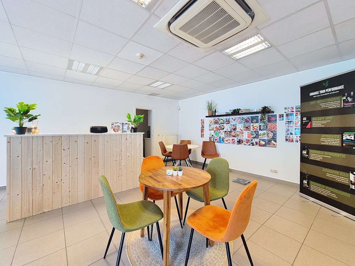 Local commercial prêt à emménager (94 m²) avec parking à louer à Gand - photo 4