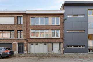 Ontdek dit interessante eigendom bestaande uit twee appartementen, ideaal voor wie op zoek is naar een slimme investering. Door de...