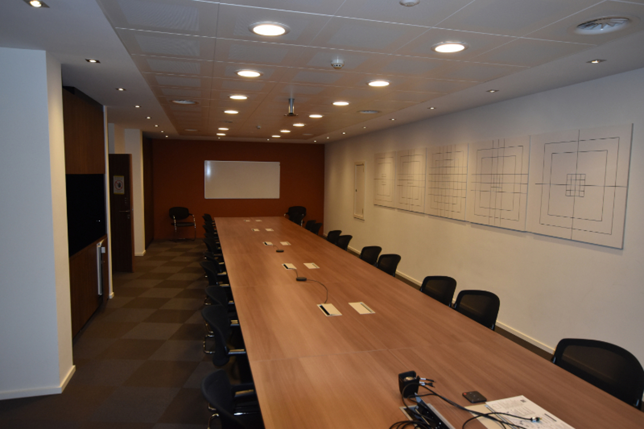 Kantoorgebouw te huur van 6.565m²! - foto 3