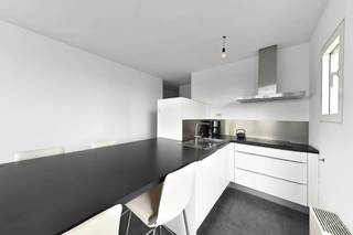 Are you looking for an attractive investment in the heart of Leuven, or an apartment in a prime location for future owner-occupation? If so, this well-maintained one-bedroom flat in the Binnenhof Residence is certainly worth a visit.<br /><br />Situated on the fifth floor, this flat enjoys a particularly central location. Within walking distance are Leuven station, the historic city centre, numerous shops, restaurants, campuses and public transport. Thanks to its quiet location on Justus Lipsiusstraat, you can combine the vibrancy of the city with pleasant living comfort.<br /><br />With a living area of 61 m², the flat features a practical and well-thought-out layout. The light-filled living space offers ample room for a cosy sitting area and dining space, whilst the adjoining kitchen provides all the necessary amenities for daily use. Furthermore, the flat features a spacious bedroom, a bathroom and ample storage space.<br /><br />The flat is currently let at €950 per month, excluding charges, which makes it an attractive proposition for investors seeking an immediate return. The combination of the central location, stable lettability and the ongoing demand for high-quality flats in Leuven makes this property a sound investment with good prospects for the future.