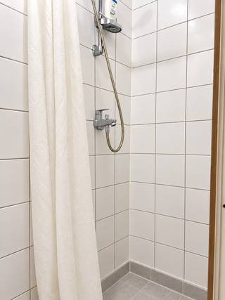 Découvrez ce bel appartement spacieux d'une chambre situé dans la Lange Leemstraat, au cœur d'Anvers. L'appartement dispose d'un séjour confortable, d'une chambre séparée, d'une cuisine et d'une salle de bain. Situé au deuxième étage, il convient parfaitement à une personne seule ou à un couple.