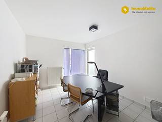 Op een vlot bereikbare locatie in Destelbergen, aan de Admiraalstraat 81A bus 1, bevindt zich dit veelzijdige en instapklare kantoor- of...