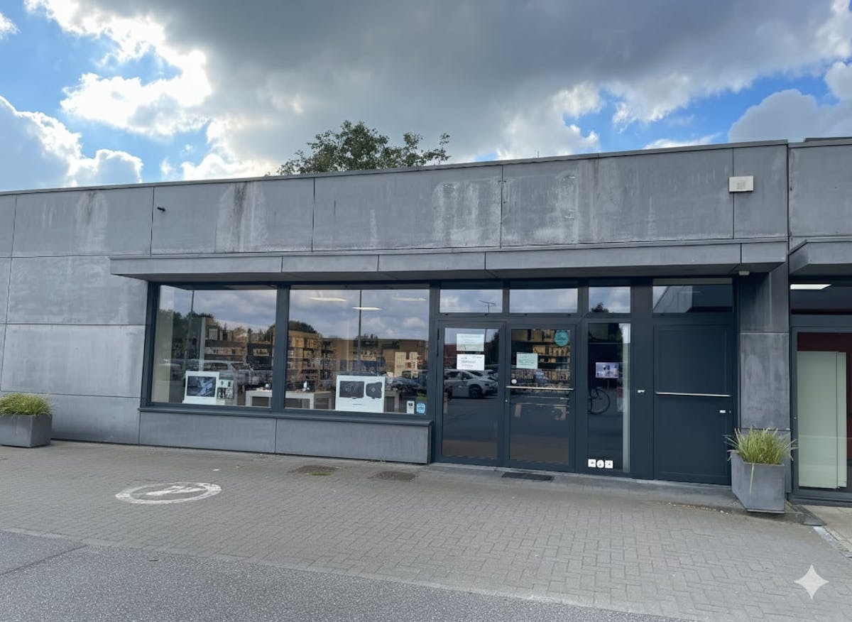 Immobilier d'investissement : propriété commerciale dans un emplacement commercial - photo 1