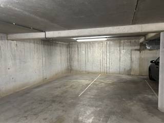 <p>Te koop aangeboden: open ondergrondse parkeerplaats gelegen in de garage van een appartementsgebouw in de Fabriekstraat, op wandelafstand van het centrum van Aarschot en het treinstation.<br />Deze parkeerplaats biedt een ideale oplossing voor wie veilig en comfortabel wil parkeren in de buurt van winkels, openbaar vervoer en het stadscentrum. Dankzij de centrale ligging is dit een uitstekende opportuniteit voor bewoners, pendelaars of investeerders.<br /><br /> </p>