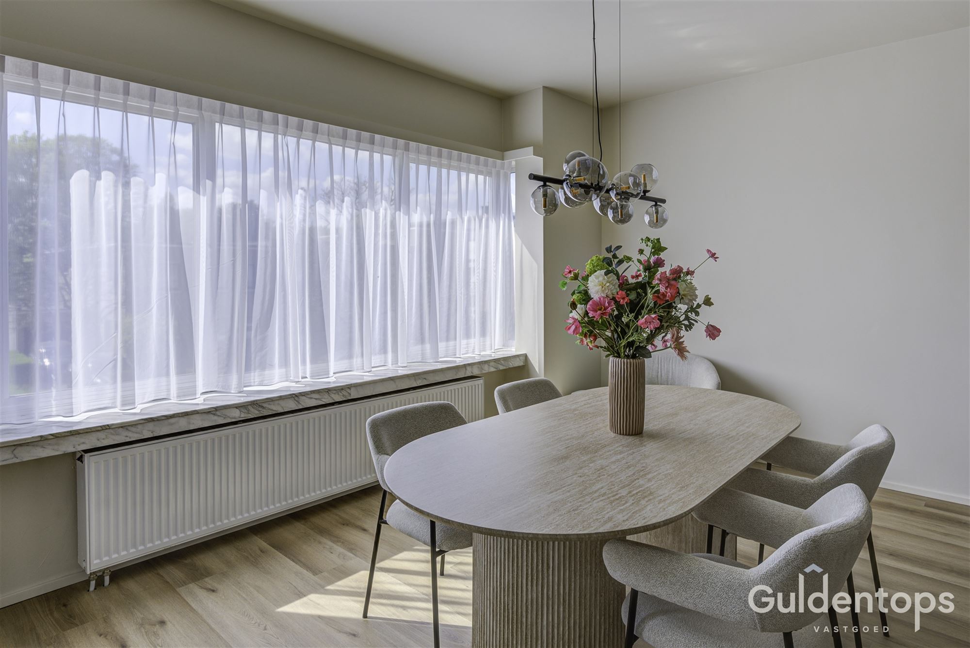 Knap vernieuwd 2 slaapkamerappartement op topligging - foto 4