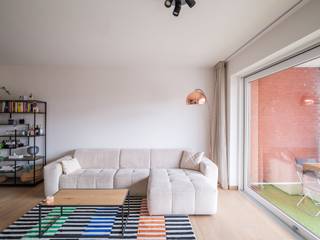 <strong>Lichtrijk appartement met ruim zonneterras en open groen zicht op toplocatie aan Dok Noord. Mogelijkheid aankoop autostaanplaats!</strong><br /><br />Ontdek dit aangename en lichtrijke appartement, gelegen op de derde verdieping van een verzorgd residentieel gebouw in de populaire wijk Dok Noord. Dankzij de gunstige ligging geniet u van een open zicht op het aangelegde groen, wat zorgt voor een aangenaam gevoel van ruimte en rust midden in de stad.<br /><br />Het appartement beschikt over een ruim en zonnig terras, de ideale plek om te ontspannen. Binnen vindt u een volwaardige slaapkamer en een tweede kamer met praktische ingemaakte kast, perfect als dressing, bureau of logeerkamer.<br /><br />Het appartement maakt deel uit van de succesvolle reconversie van de voormalige ASEC-site, vandaag uitgegroeid tot een bruisende stadswijk waar wonen, ontspanning en stedelijke dynamiek naadloos samengaan. Gezellige horecazaken, winkels en recreatiemogelijkheden bevinden zich op wandelafstand.<br /><br />Als extra troef: mogelijkheid tot aankoop van een autostaanplaats (30.000)<br /><br /><strong>Een ideale woonst voor wie op zoek is naar comfort, licht en een levendige omgeving met alle voorzieningen binnen handbereik.</strong>