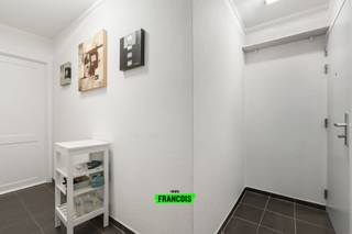 Dit ruime en lichtrijke appartement bevindt zich op de derde verdieping van een recente residentie, op een uitzonderlijk centrale locatie...