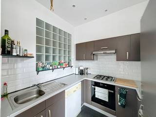 IXELLES, op een steenworp afstand van de Avenue de la Couronne en het Flageyplein, charmante ONGEBOUWDE duplex van ±90m² woonoppervlakte, gelegen...