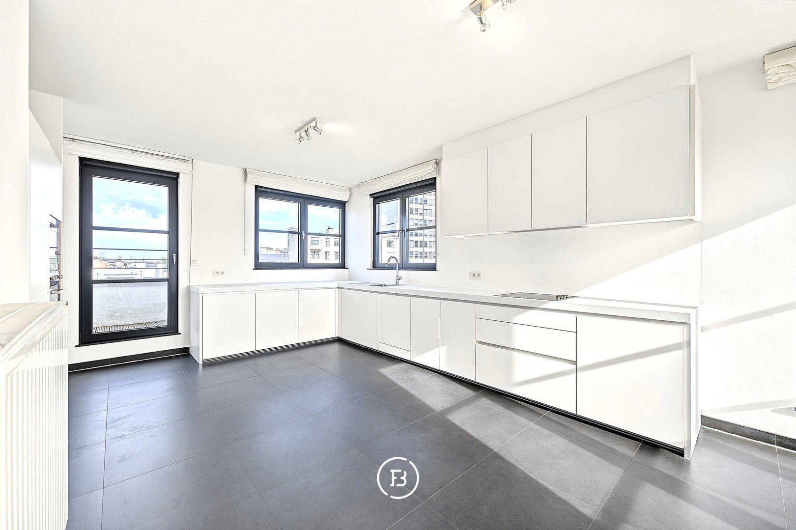 Penthouse près de Châtelain - photo 5