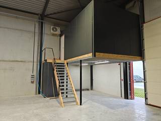 Warehouse of approximately 170 m² for rent in Izegem in the Stuyf new construction project with private parking space. The warehouse is located in...