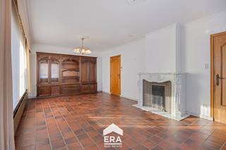 Deze woning staat op een perceel van 1.258 m² en heeft een bewoonbare oppervlakte van 254 m². De indeling is praktisch en veelzijdig,...