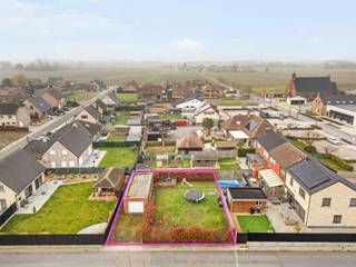 Deze bouwgrond met een oppervlakte van 384m2 met erop een af te breken garage, gunstig zuidgericht is gelegen vlakbij het centrum van...