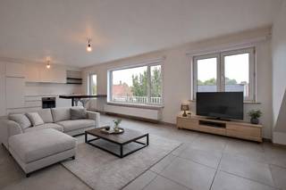 2 appartementen (gerenoveerd in 2024) mogelijk afzonderlijk te verhuren 99m² + 46m², samen 145m²! - huuropbrengst 1500 €/maand!<br />- appartement op de 3e verdieping (99 m²): met ruime leefruimte, open keuken, 3 slaapkamers, badkamer, berging en afzonderlijk toilet + 2 terrassen.<br />- appartement op de 4e verdieping (46 m²): met leefruimte, open keuken, 1 slaapkamer, badkamer en afzonderlijk toilet.<br />Er zijn 2 ruime kelderbergingen inbegrepen + een gemeenschappelijke buiten fietsenberging. Mogelijkheid tot aankoop van een afgesloten garagebox .<br />De vermelde prijs is een richtprijs, elk bod wordt overgemaakt aan de eigenaar die zich het recht voorbehoud het bod al dan niet te aanvaarden.<br />EPC: 173kwh/m UC:2167780 (Ref. NI23516)