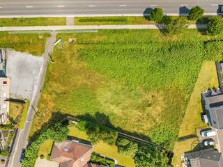 Deze bouwgrond is topgelegen en biedt veel mogelijkheden. 

Commerciële zichtlocatie, of mogelijkheid tot verkavelen voor 5/6 woningen. 
