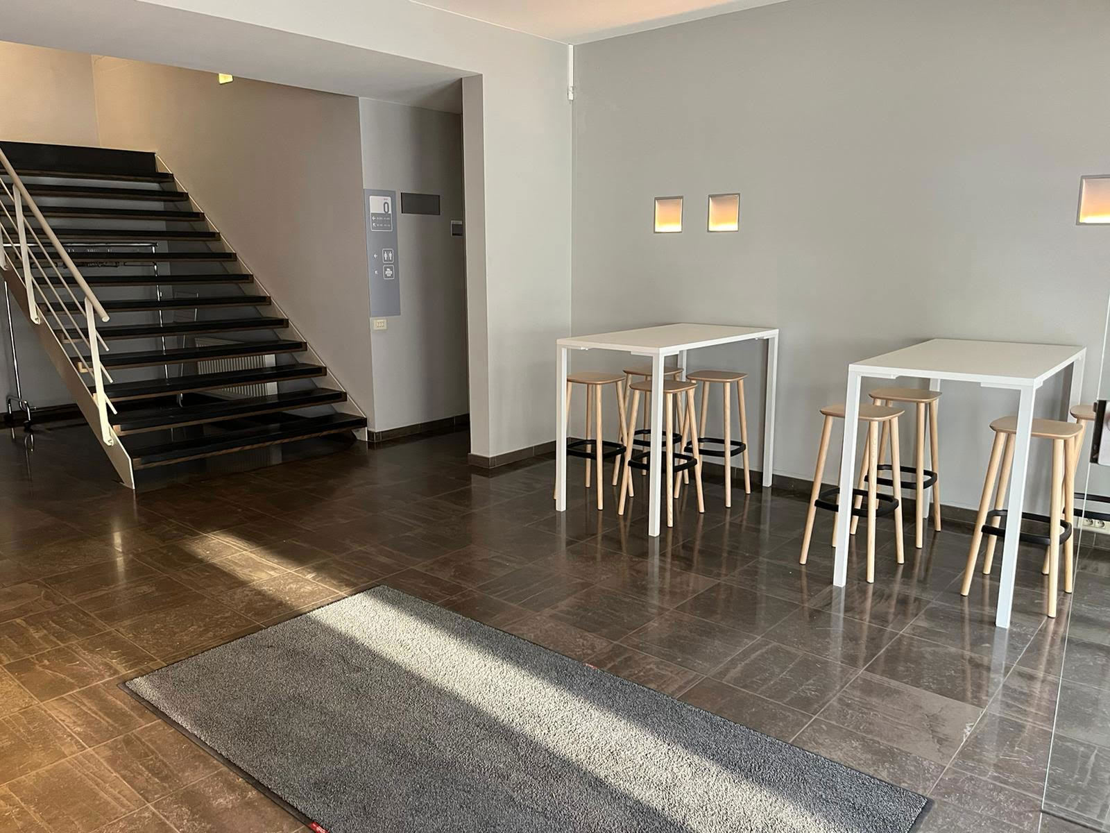 Ruim kantoorgebouw met uitstekende verbinding! - foto 3