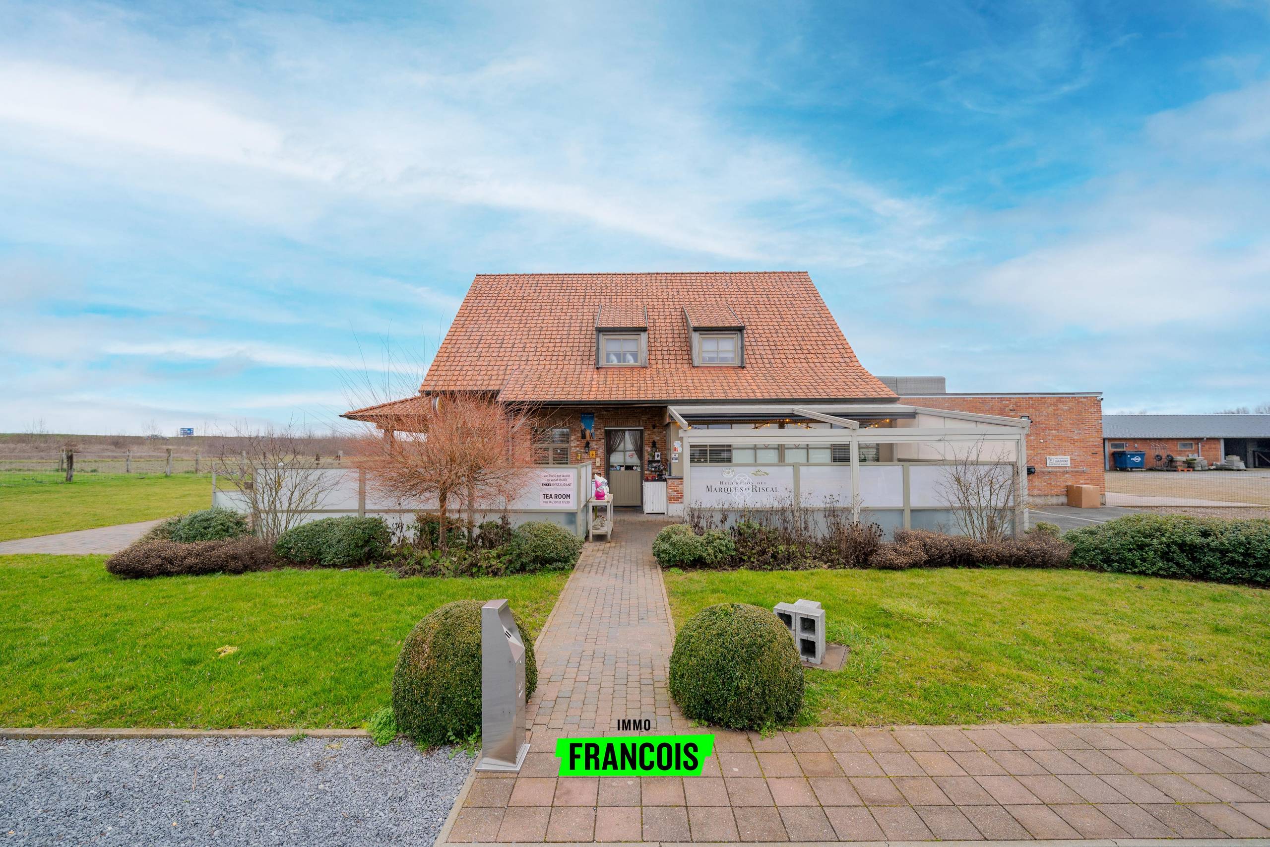 Unieke eigendom met restaurant, woonst, stallingen en weides in Menen - foto 3