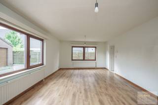 Bent u op zoek naar een interessante opknapwoning of investeringskans? Dan is dit gelijkvloers appartement aan de Bonenven in Lommel misschien...