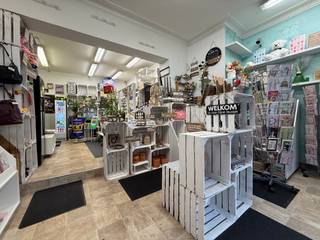 Handelsgelijkvloers van 50m² gelegen aan de stedelijke buitenrand van Oostende - vlakbij de tennisclub, scholen, belangrijke invalswegen en...