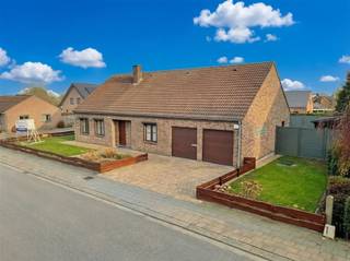 Deze karaktervolle en verzorgde ééngezinswoning, met een bewoonbare oppervlakte van 169 m² en een voorgevelbreedte van maar liefst 17 m, gebouwd...