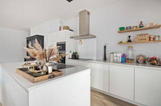 Bent u op zoek naar een modern, energiezuinig en instapklaar appartement met alle comfort, op een uitstekende ligging? Dan is dit ruime...