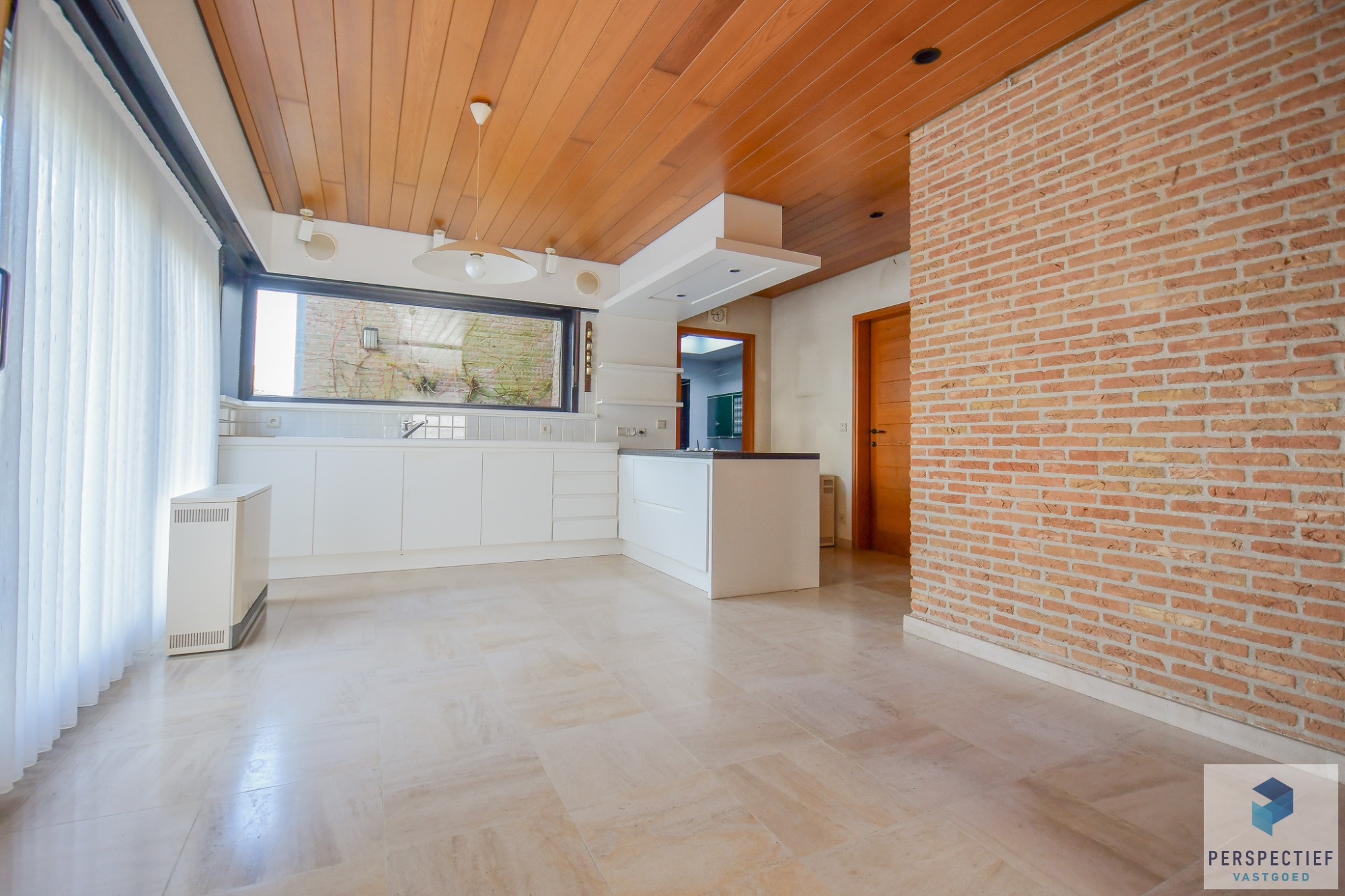 Centraal gelegen ruime woning met 3 slaapkamers - garage en grote tuin - foto 5