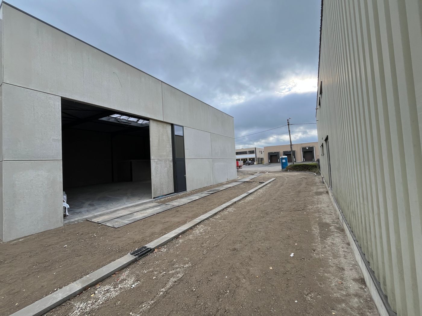 267 m² nieuwbouw KMO-unit nabij de E40 in Wetteren te koop - foto 4