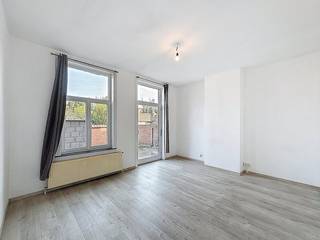 Appartement met 3 slaapkamers, ruim terras te huur in Ieper.IndelingVerdiep +1: - Leefruimte- Ingerichte keuken- 3 slaapkamers- Inkom met...