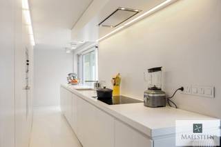 Instapklare gezinswoning op een zeer goede ligging te Sint-Andries. Deze in 2016 gerenoveerde woning combineert tijdloze elegantie met een...