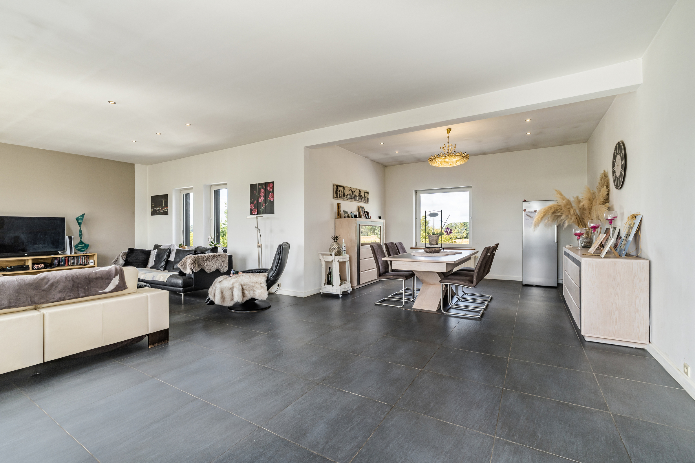 Ruime woning met handelsruimte en 78 zonnepanelen in Nukerke - foto 5
