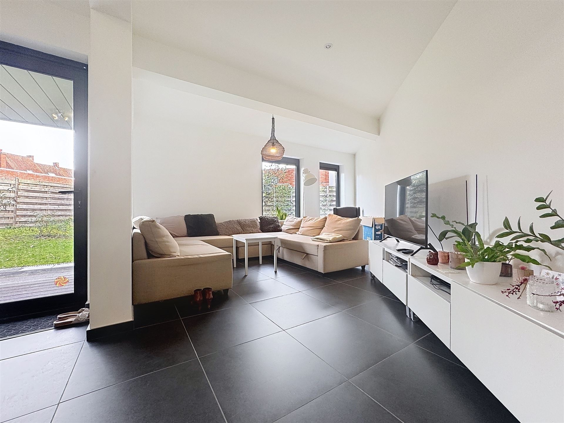 Instapklaar GELIJKVLOERS 2 slpk. appartement (98 m²) met tuin en GARAGE - foto 4