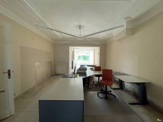 Kantoorruimte op het gelijkvloers van een herenwoning op het Antwerpse Zuid!Het kantoor is gelegen in een bruisende omgeving op het Antwerpse Zuid...