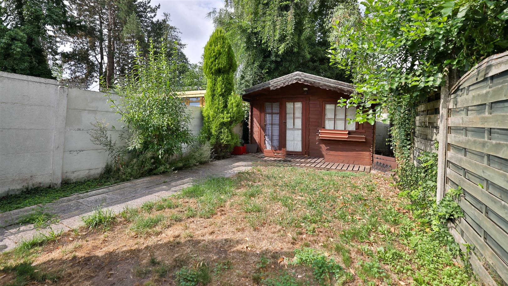 Op te frissen starterswoning in het centrum van Edegem - foto 2