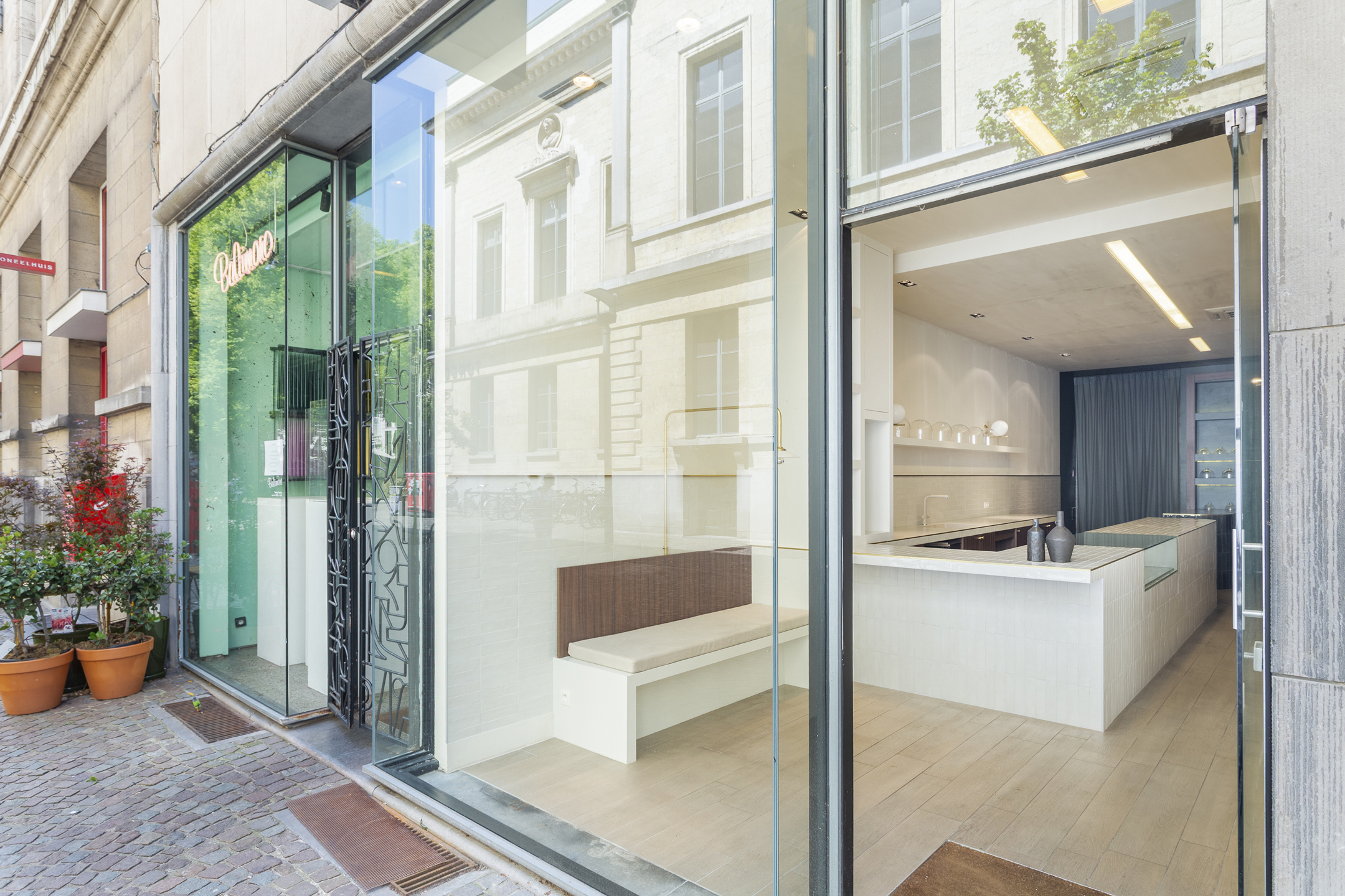 Commercial for rent in Antwerp - photo 2