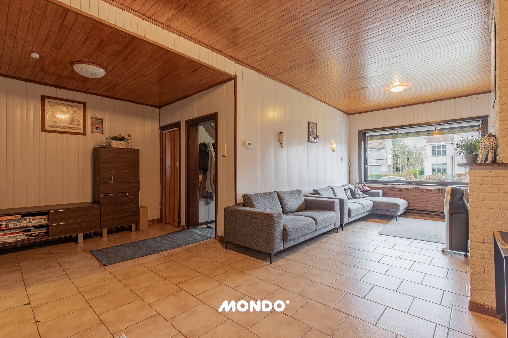 Deels gerenoveerde gezinswoning met 5 à 6 slaapkamers en tuin met achteruitweg - foto 3