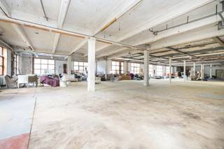 Bright ± 600m² CASCO space LAEKEN, bright ± 600m² CASCO space, located on the 1st floor of an eclectic industrial complex dating from 1910. This...
