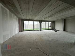 Nieuwbouw kantoor van 142 m² in combinatie met een nieuwbouw magazijn van 180 m² te koop op amper 900 m van de Oudenaardsesteenweg (N391) die na 2...