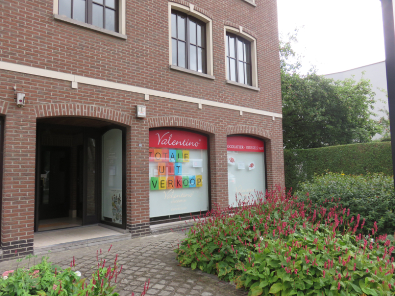 Mooi handelsgelijkvloers in centrum Hove - foto 1