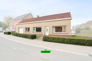 Ontdek dit charmante huis met enorm potentieel op een uiterst rustige locatie in het landelijke Lierde. Gelegen op een perceel van 767 m², biedt...