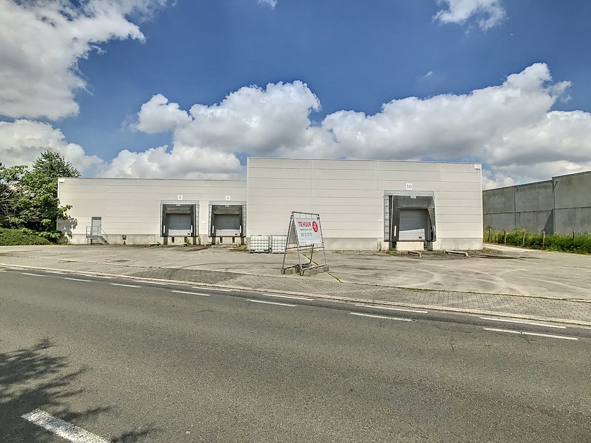 Commercial building with loading docks in the Ingelmunster industrial zone - photo 3