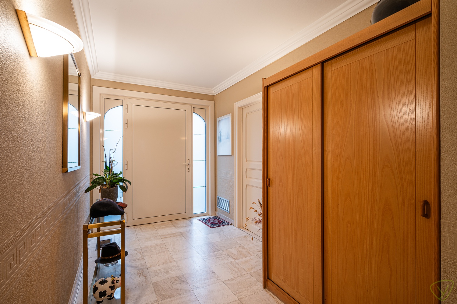 Kwalitatief afgewerkte woning met ruime woonoppervlaktes op een rustige ligging. - foto 3