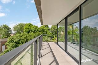 - Uitstekende ligging op het marktplein van Beselare (Beselarestraat 330, appartement 7)- Nieuwbouwappartement op de 2de verdieping (lift aanwezig)-...