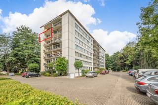 Op zoek naar een ruim en comfortabel appartement in Genk? Dan is dit instapklare pand, gelegen op de vijfde verdieping, met 3 slaapkamers precies...