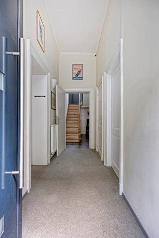 In het bruisende hart van Leuven bevindt zich deze uitzonderlijke stadswoning die het beste van twee werelden samenbrengt. Twee charmante...