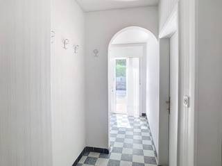 Deze charmante woning met 4 slaapkamers, zonnige tuin en vernieuwde badkamer is de ideale plek om een thuis te creëren. Gelegen in het...