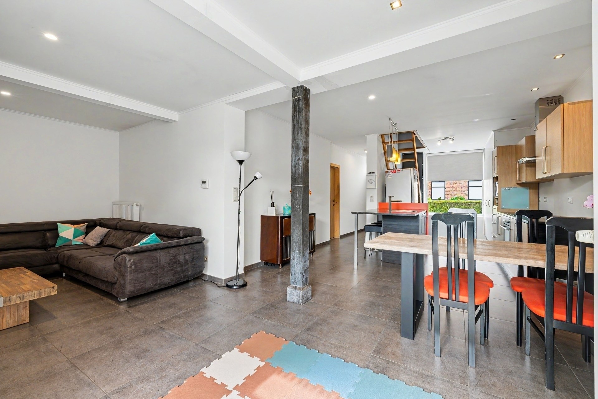 Instapklare woning met 2 slaapkamers en garage vlak bij het centrum van Stekene - foto 4